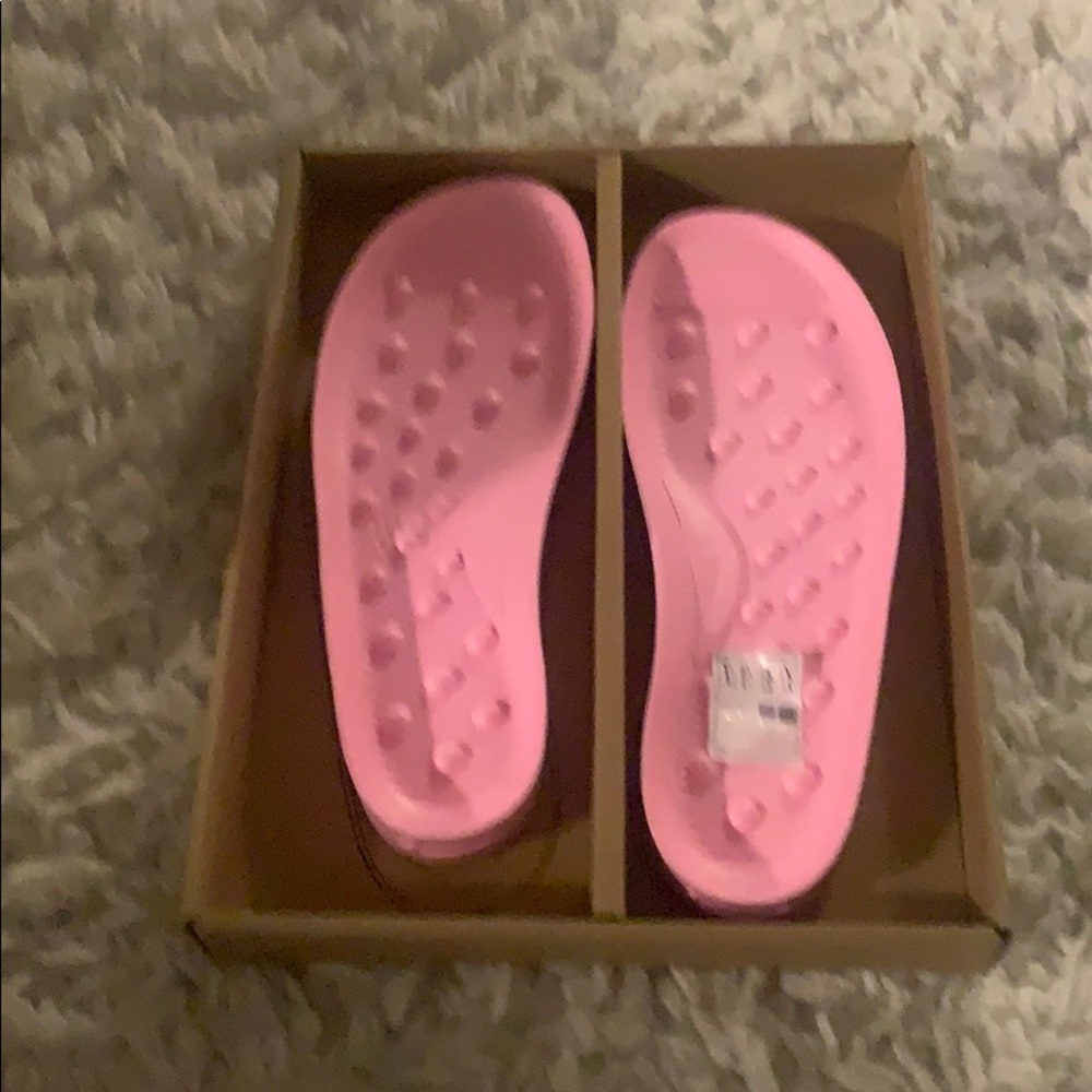 Nike - Picture 4 of 4